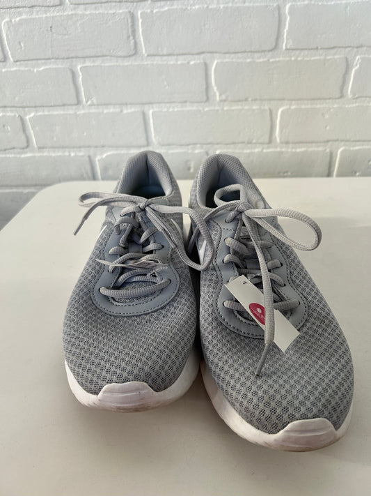 Shoes Athletic By Nike In Grey & White, Size: 9.5