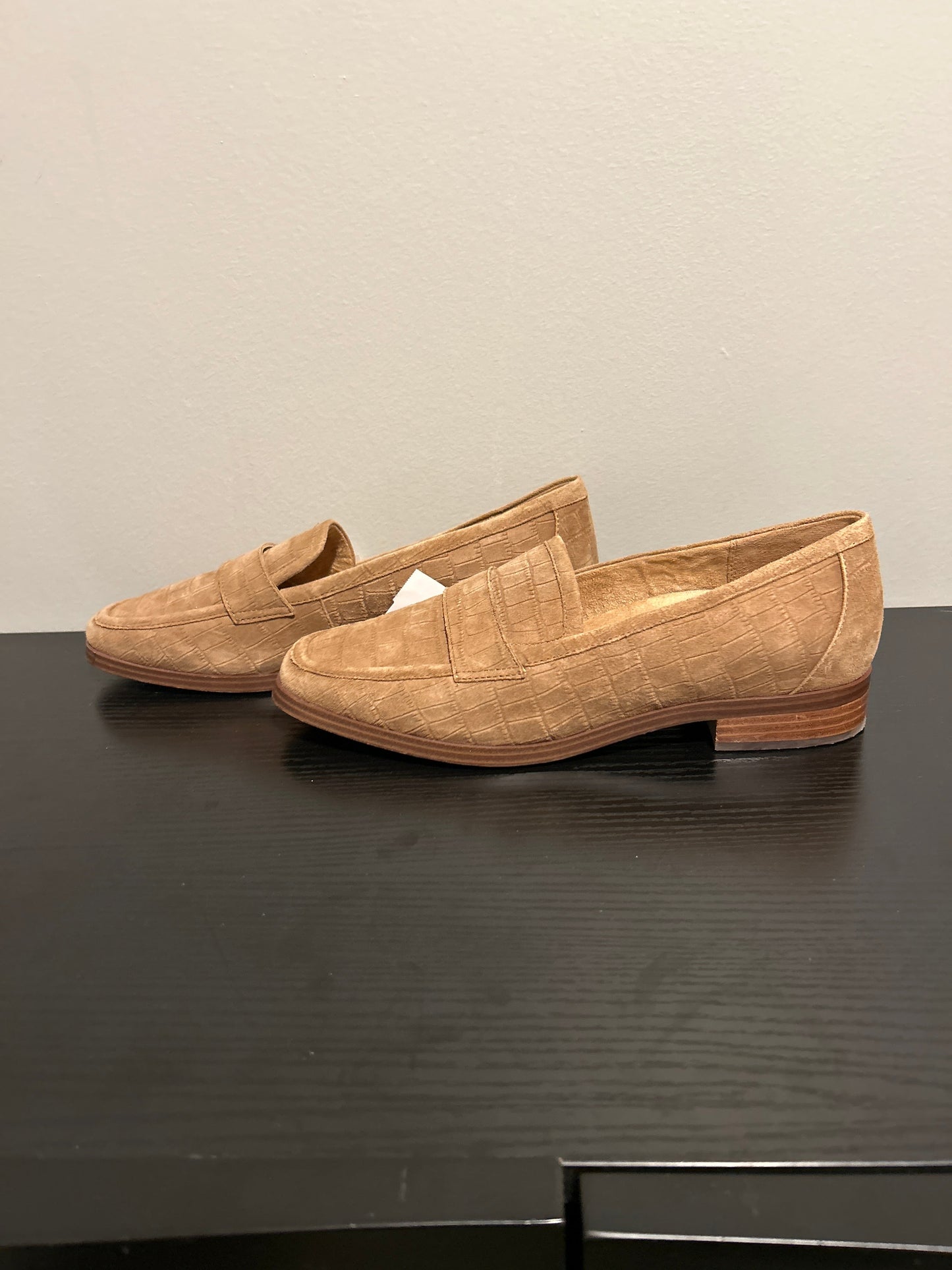 Shoes Flats By Vionic In Tan, Size: 10