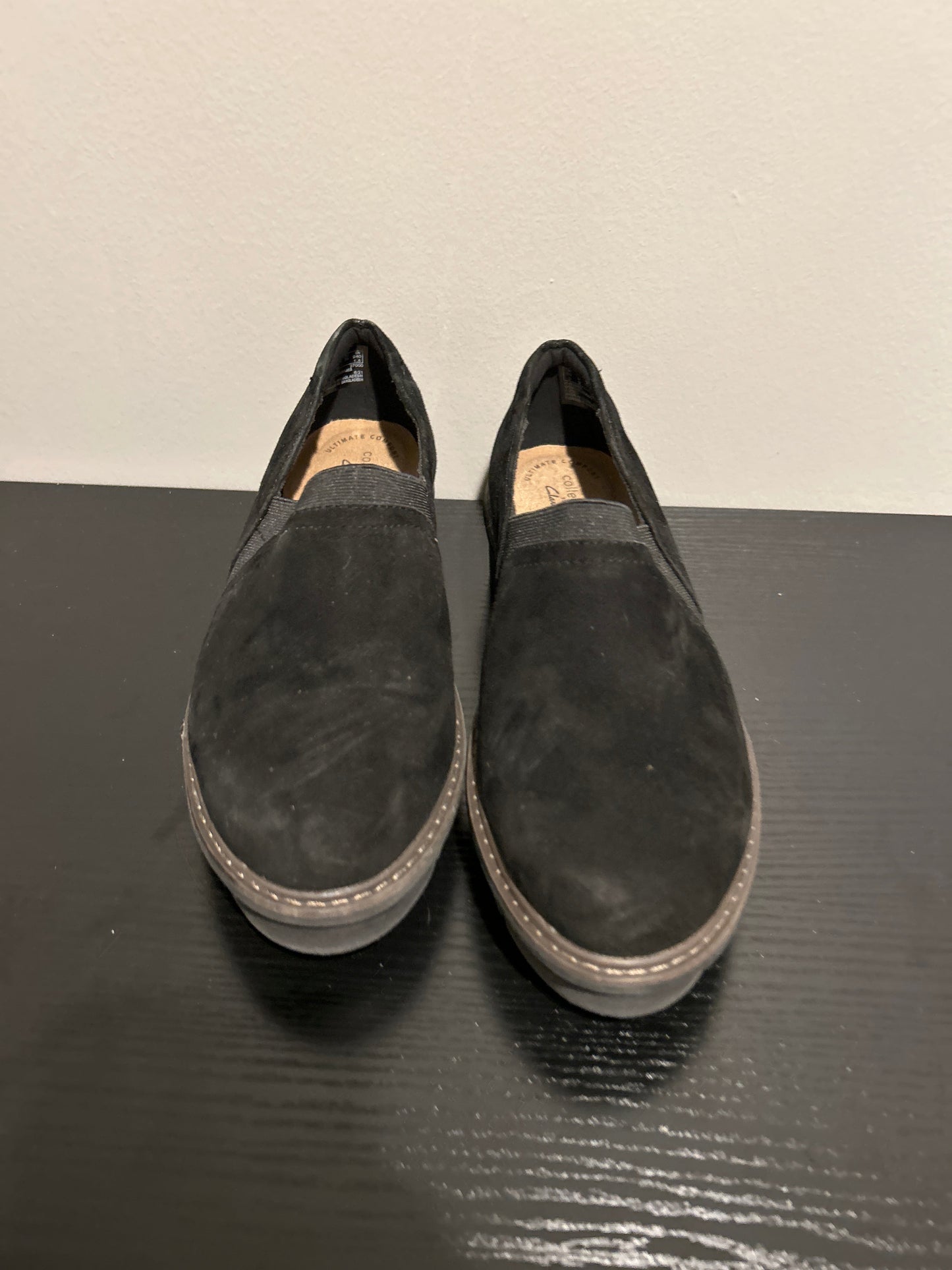 Shoes Flats By Clarks In Black, Size: 8