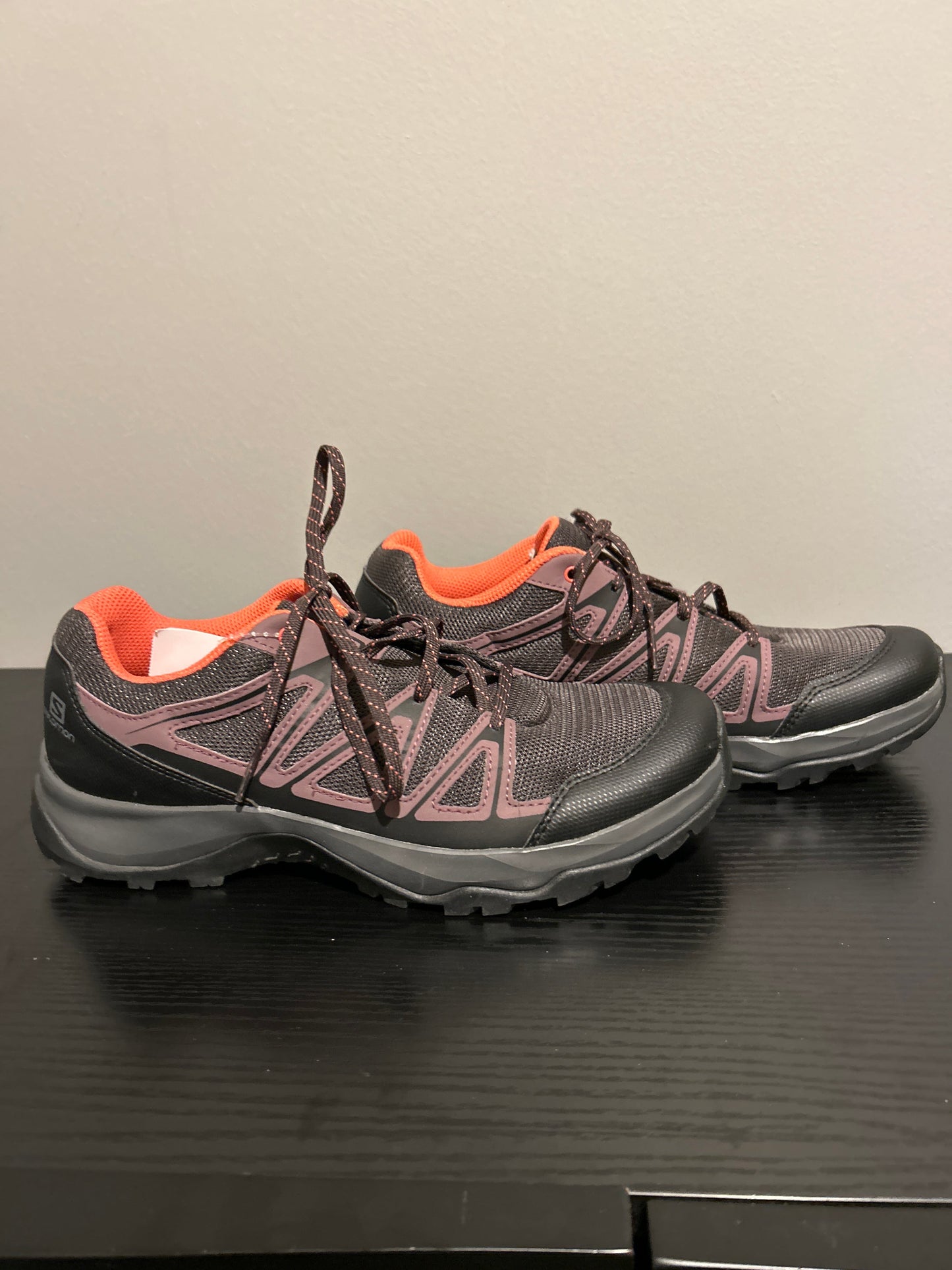 Shoes Athletic By SALOMON In Black & Pink, Size: 8.5