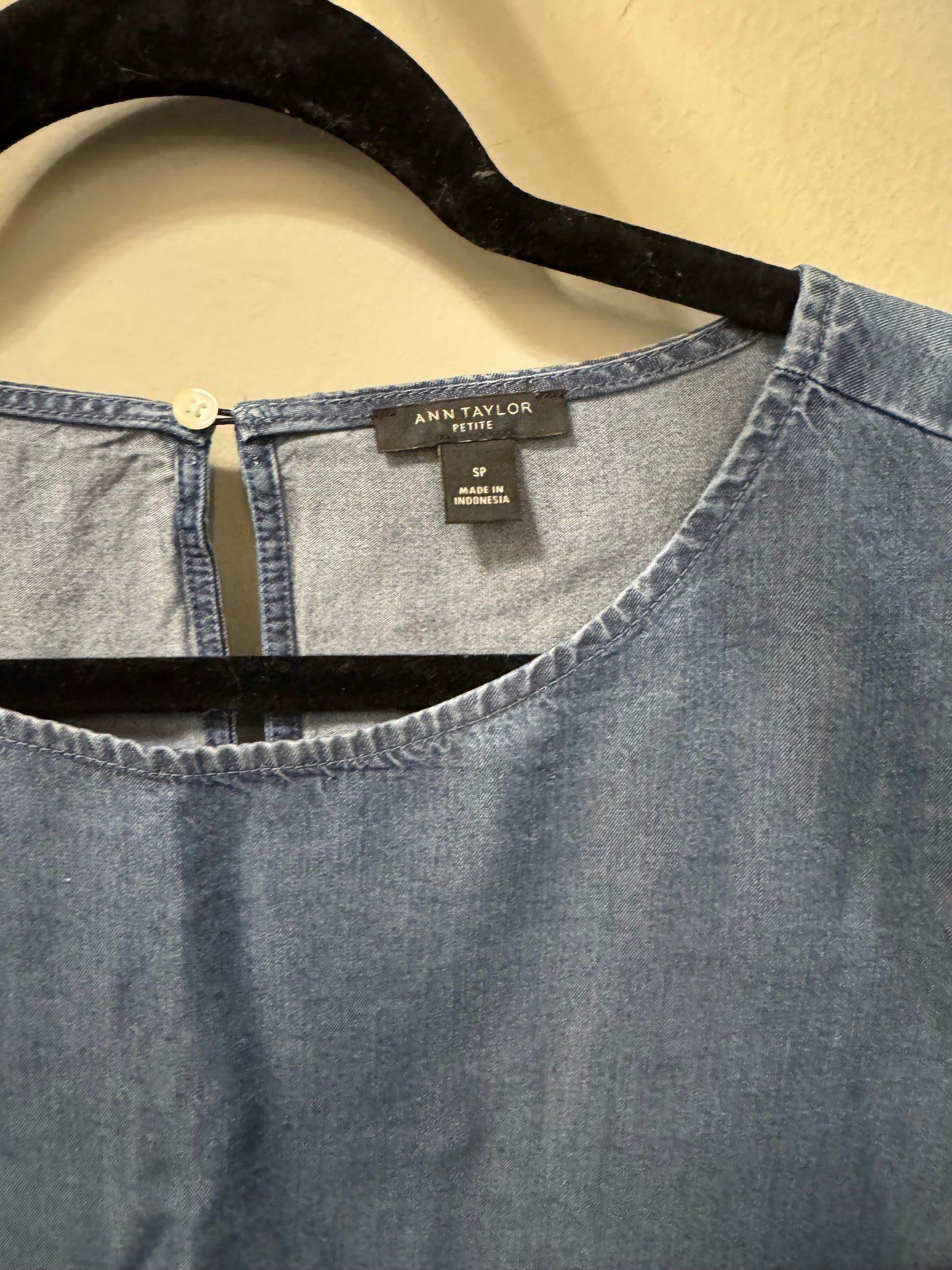 Top Long Sleeve By Ann Taylor In Blue Denim, Size: Sp