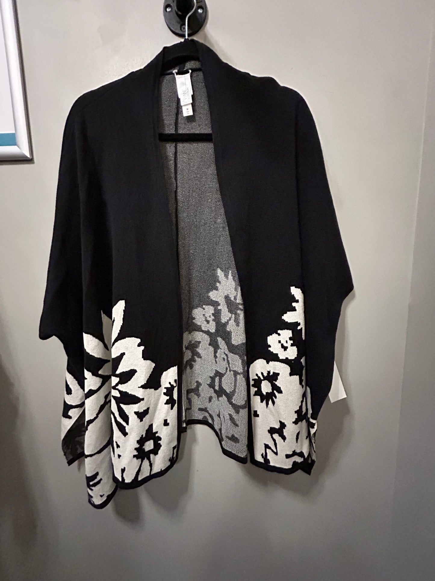 Sweater Cardigan By Clothes Mentor In Black & White, Size: M