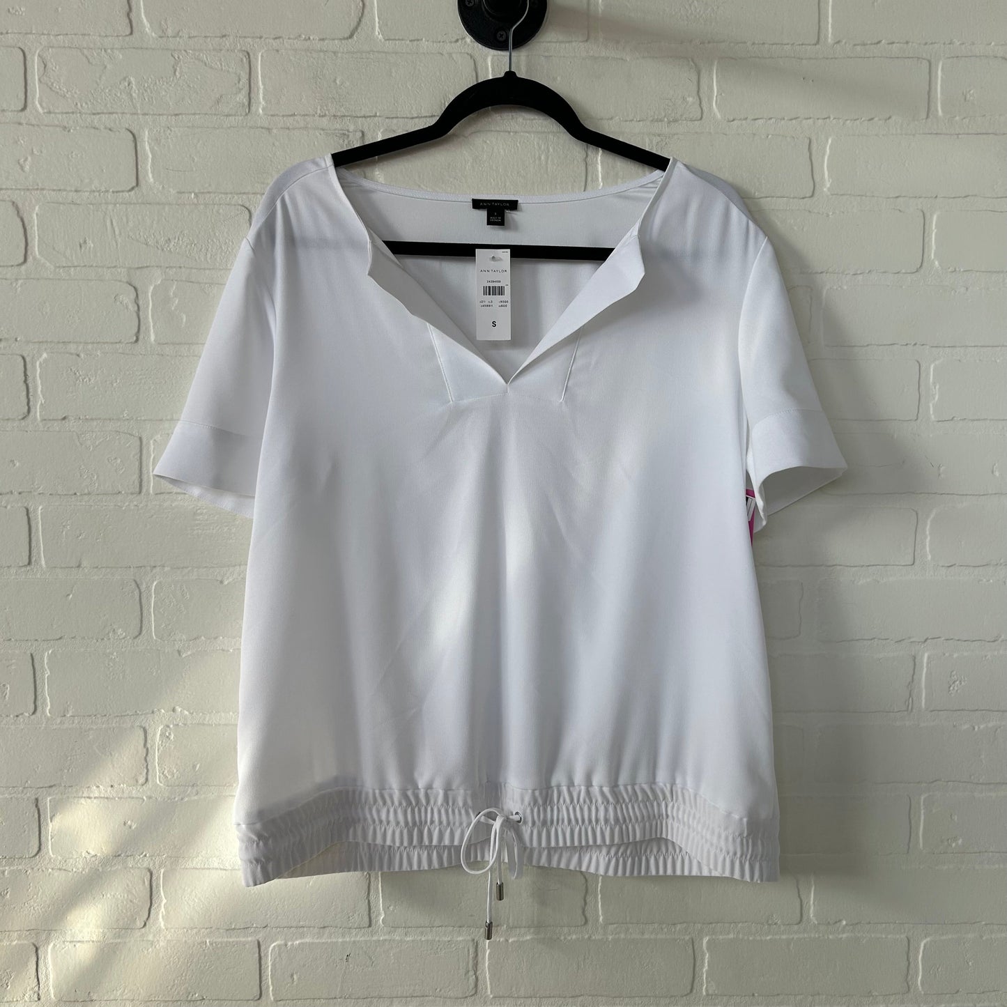 Top Short Sleeve By Ann Taylor In White, Size: S