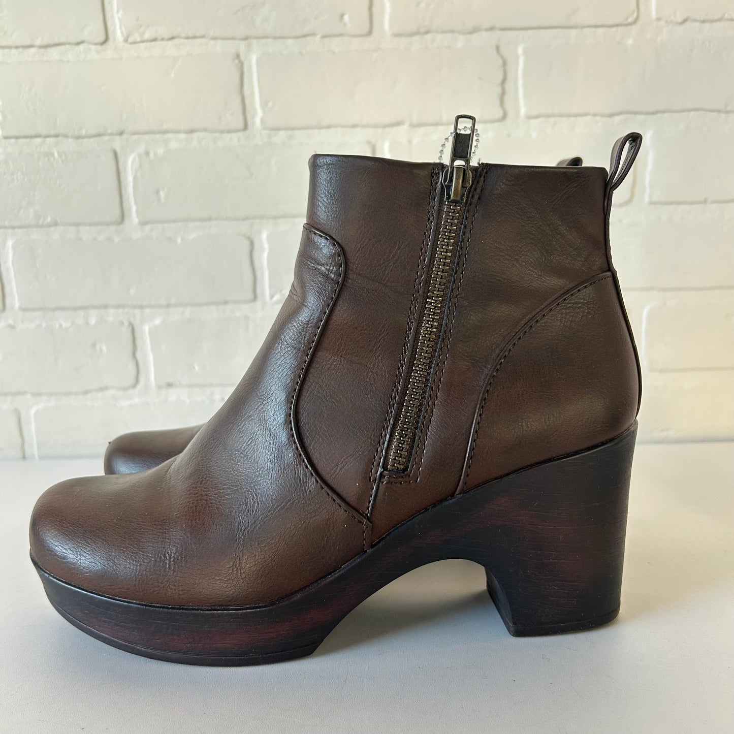 Boots Ankle Heels By Boc In Brown, Size: 9.5