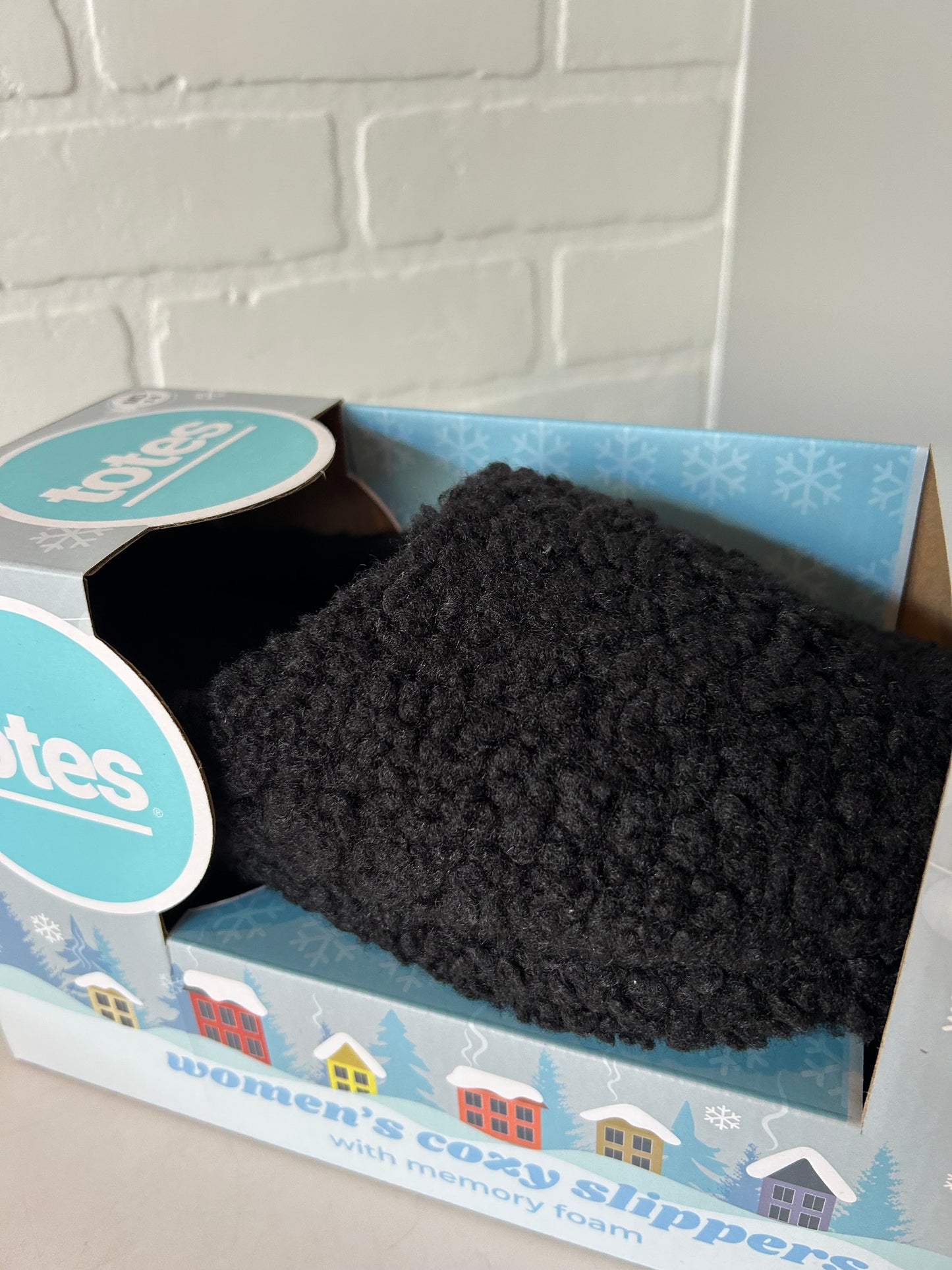 Slippers By Totes In Black