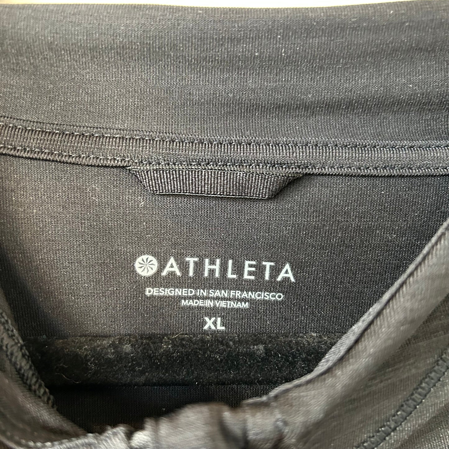 Athletic Top Long Sleeve Hoodie By Athleta In Black, Size: Xl