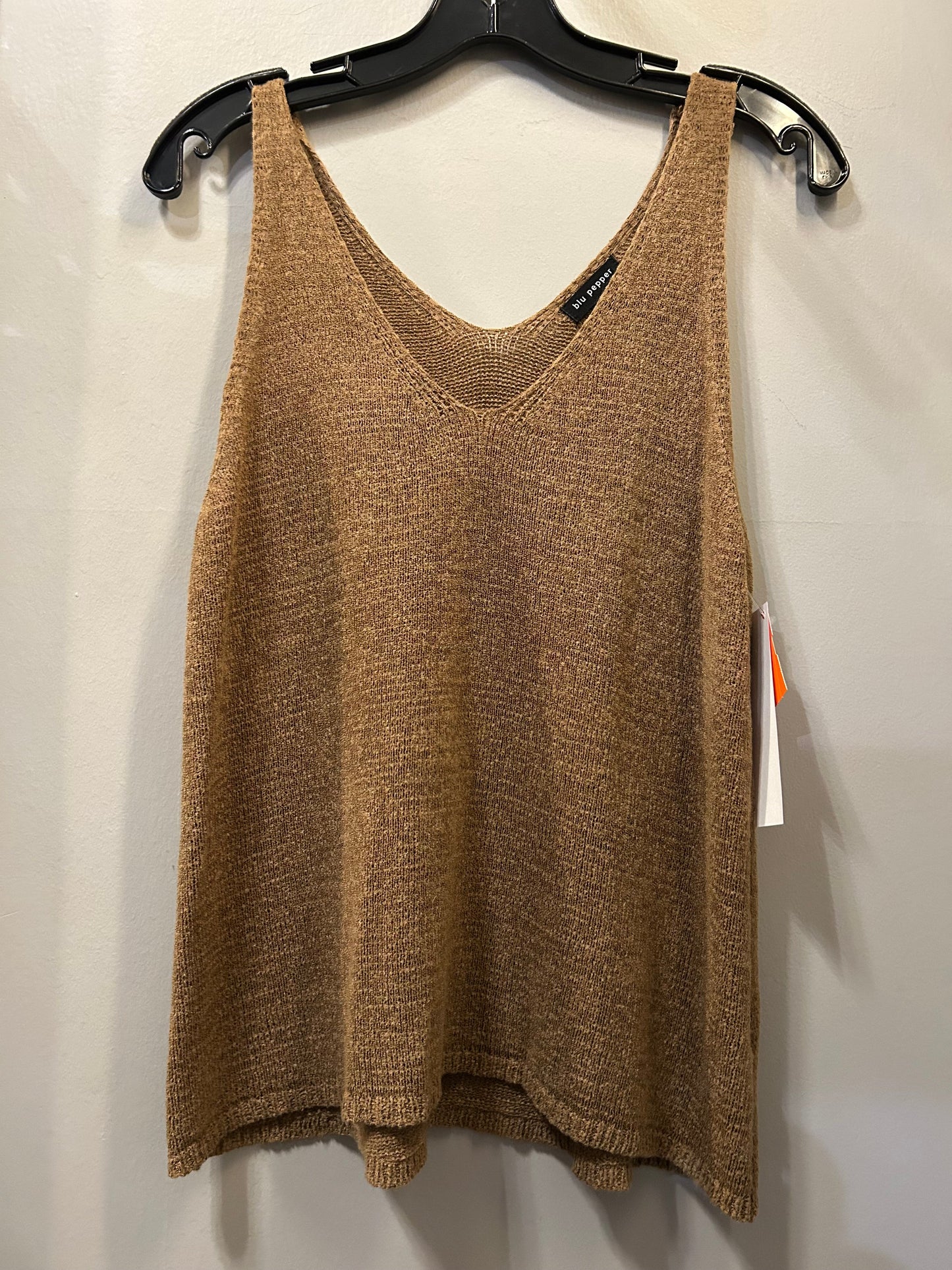 Top Sleeveless By Blu Pepper In Tan, Size: M