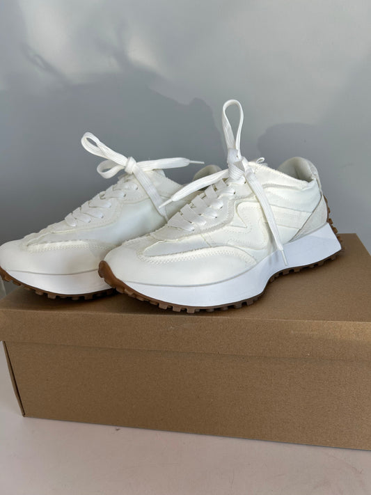 Shoes Sneakers By Steve Madden In White, Size: 7