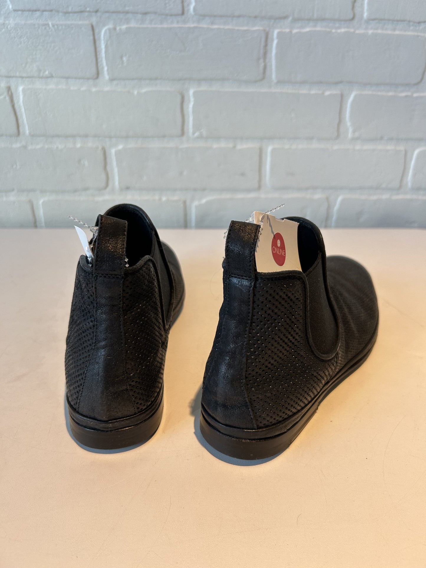 Boots Ankle Flats By VITTORIO VIRGILI  Size: 6