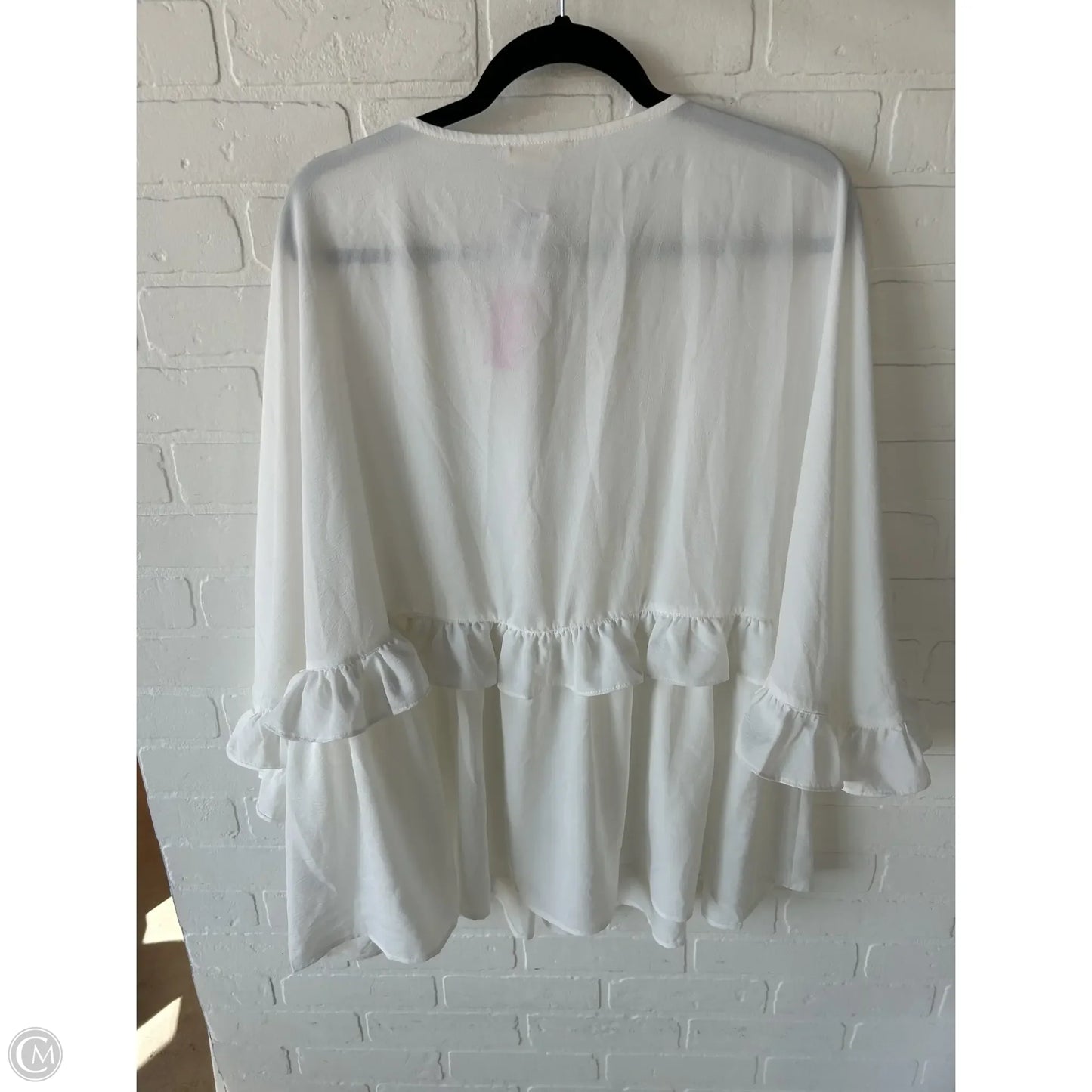 Top Short Sleeve By Entro In White, Size: 1x