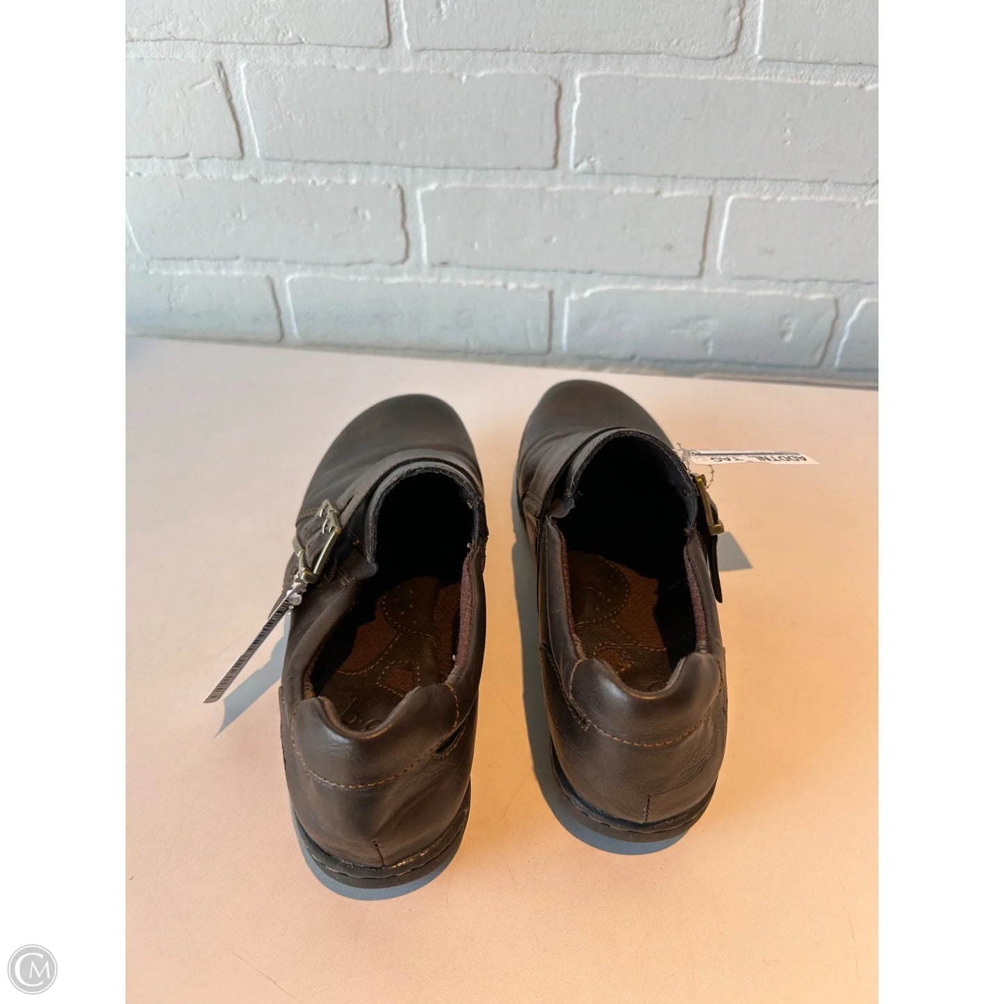 Shoes Flats By Boc In Brown, Size: 8