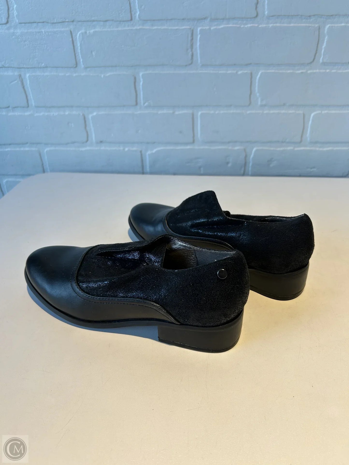 Shoes Flats By Crown Vintage In Black, Size: 6