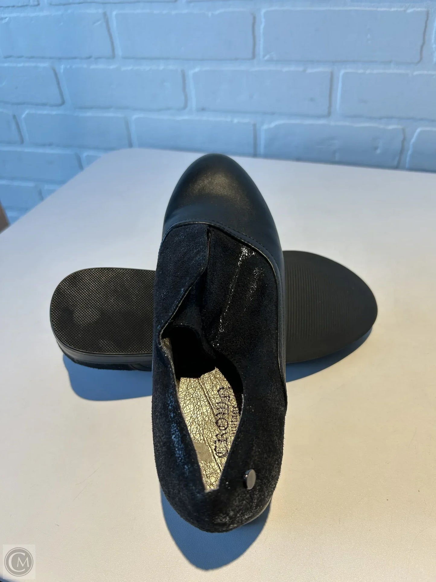 Shoes Flats By Crown Vintage In Black, Size: 6