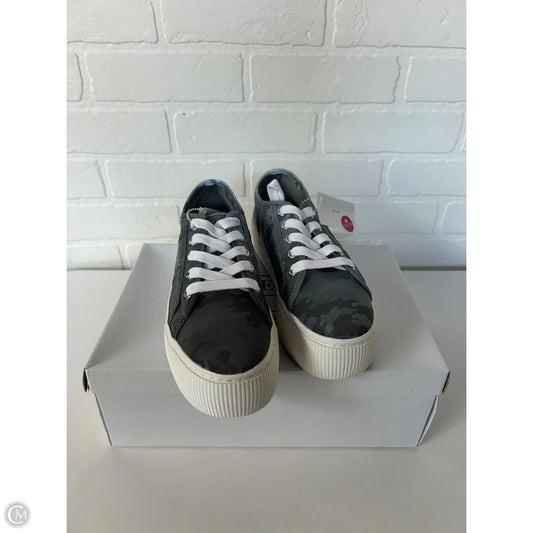 Shoes Sneakers By Steve Madden In Grey & White, Size: 6