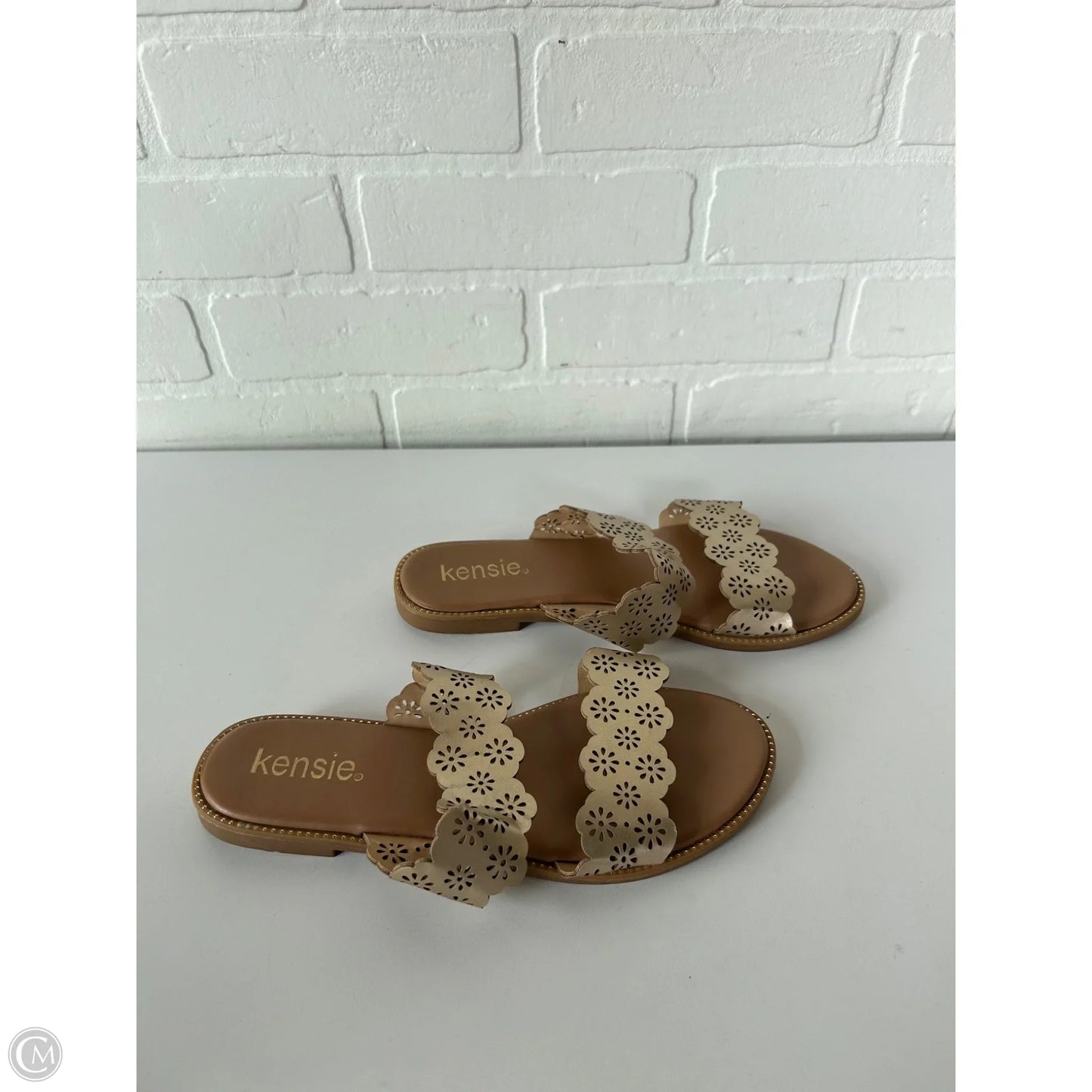 Sandals Flats By Kensie In Gold, Size: 7