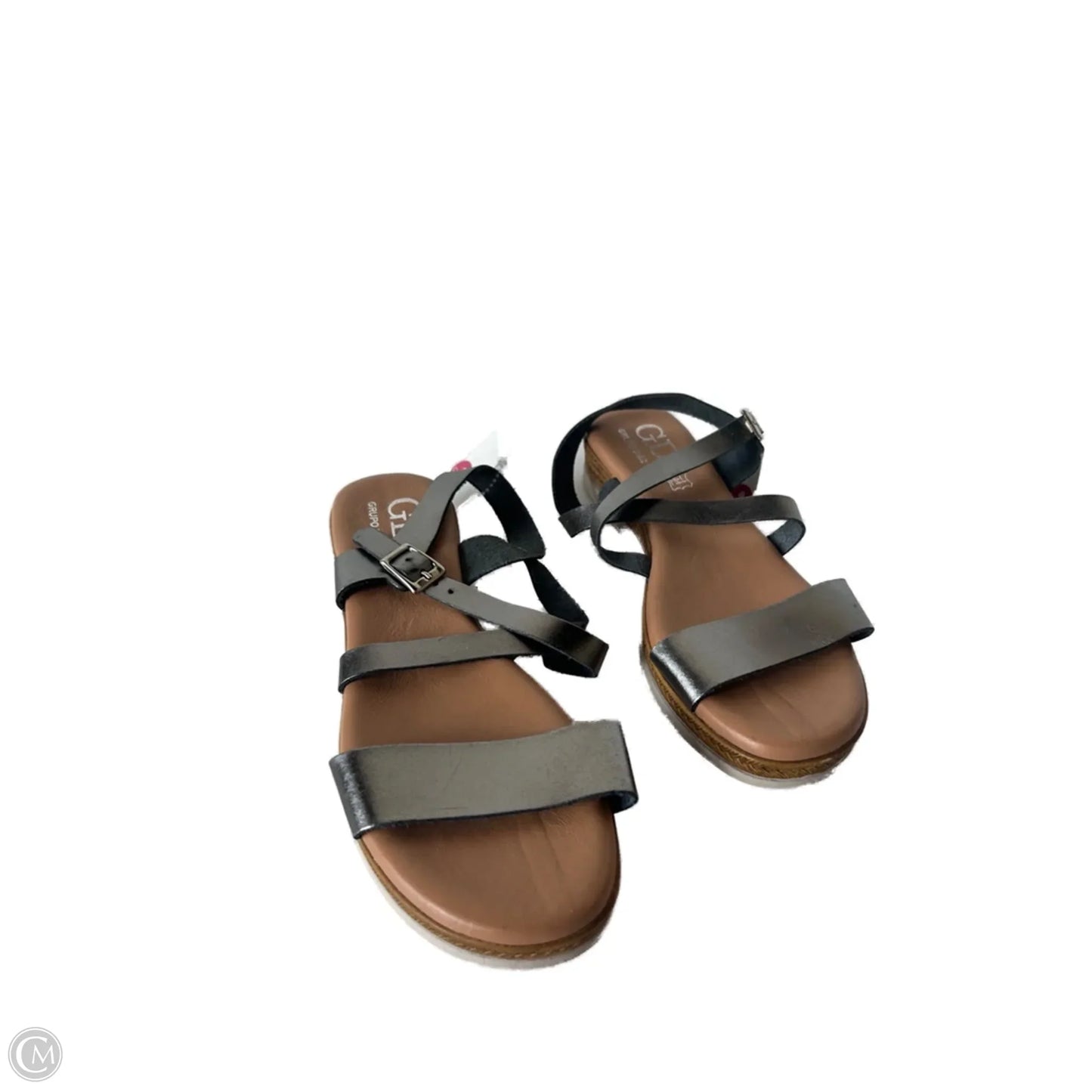 Sandals Flats By Clothes Mentor In Grey & White, Size: 7.5