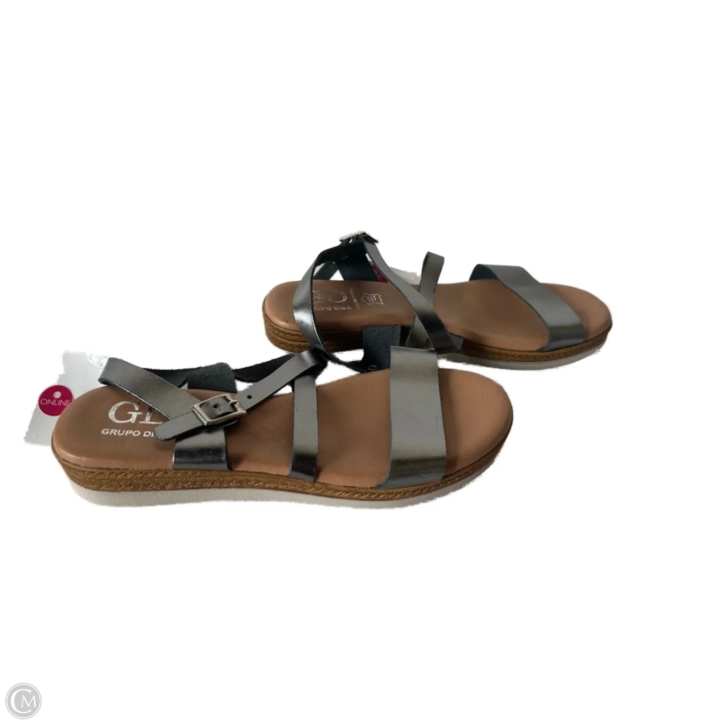 Sandals Flats By Clothes Mentor In Grey & White, Size: 7.5