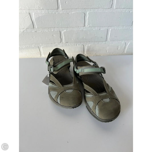 Shoes Flats By Merrell In Green, Size: 7