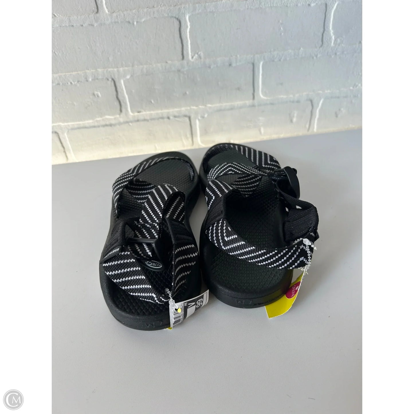 Sandals Flats By Chacos In Black & White, Size: 7