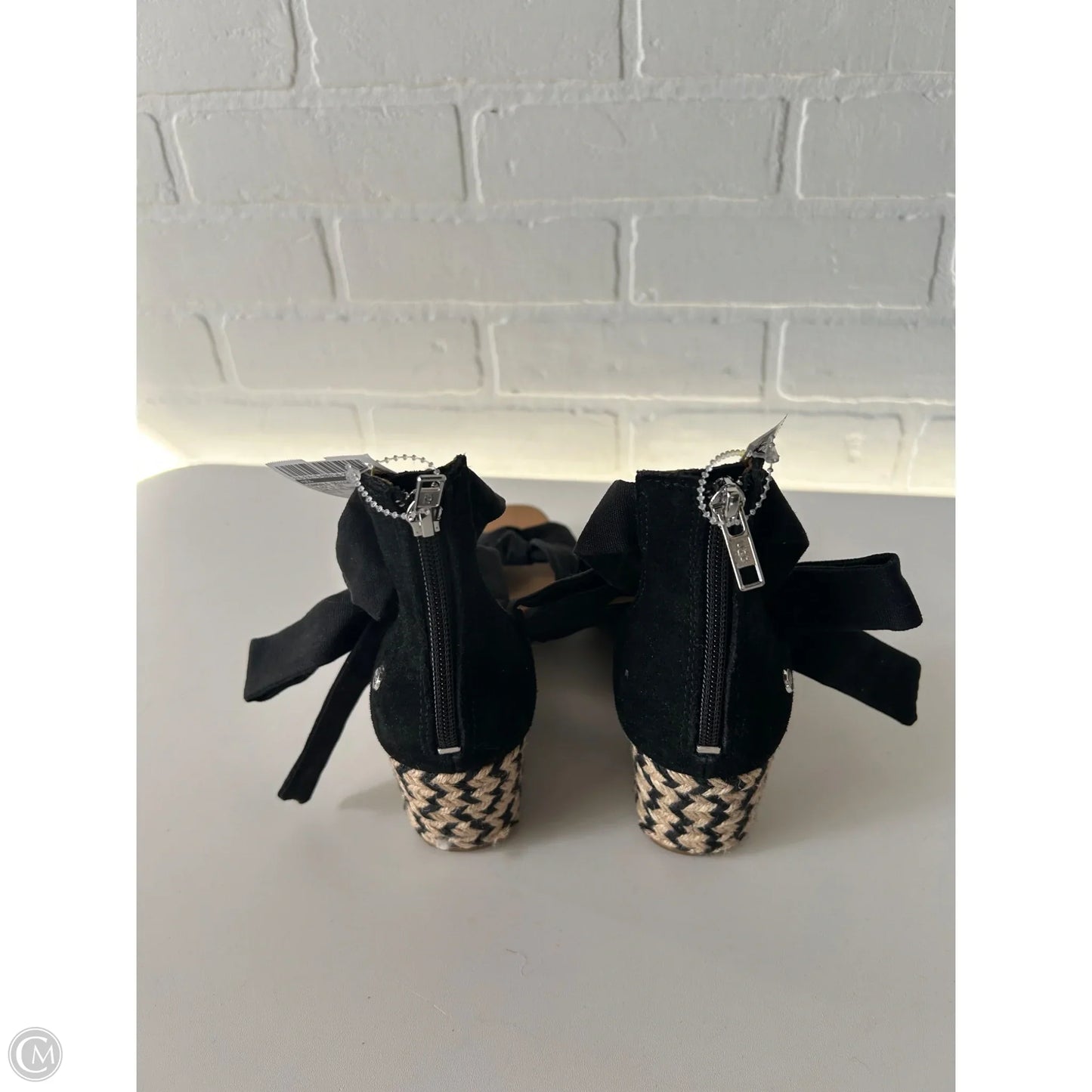 Sandals Designer By Ugg In Black & Tan, Size: 8