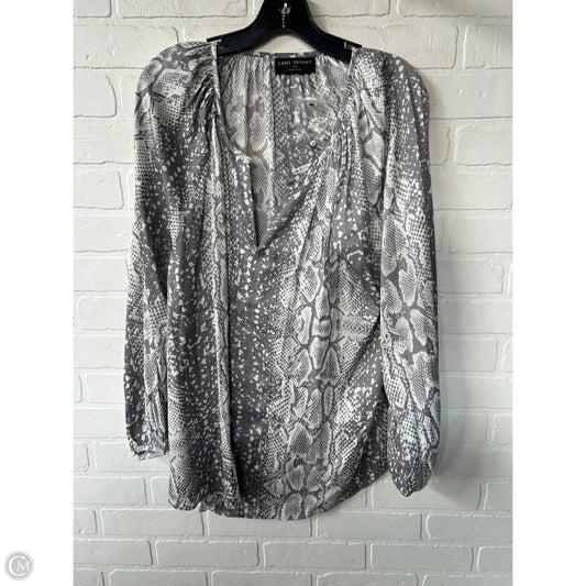 Top Long Sleeve By Lane Bryant In Grey & White, Size: L