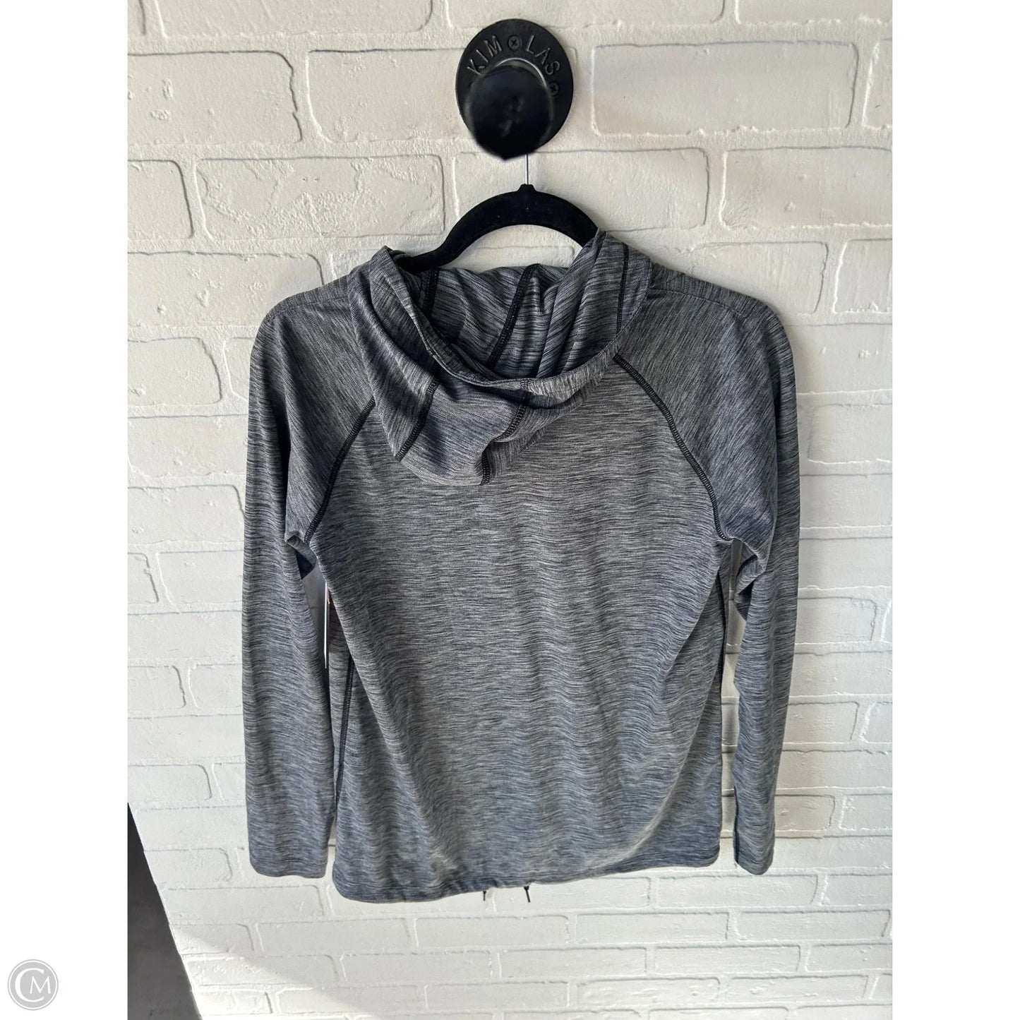 Athletic Top Long Sleeve Hoodie By Under Armour In Grey, Size: S