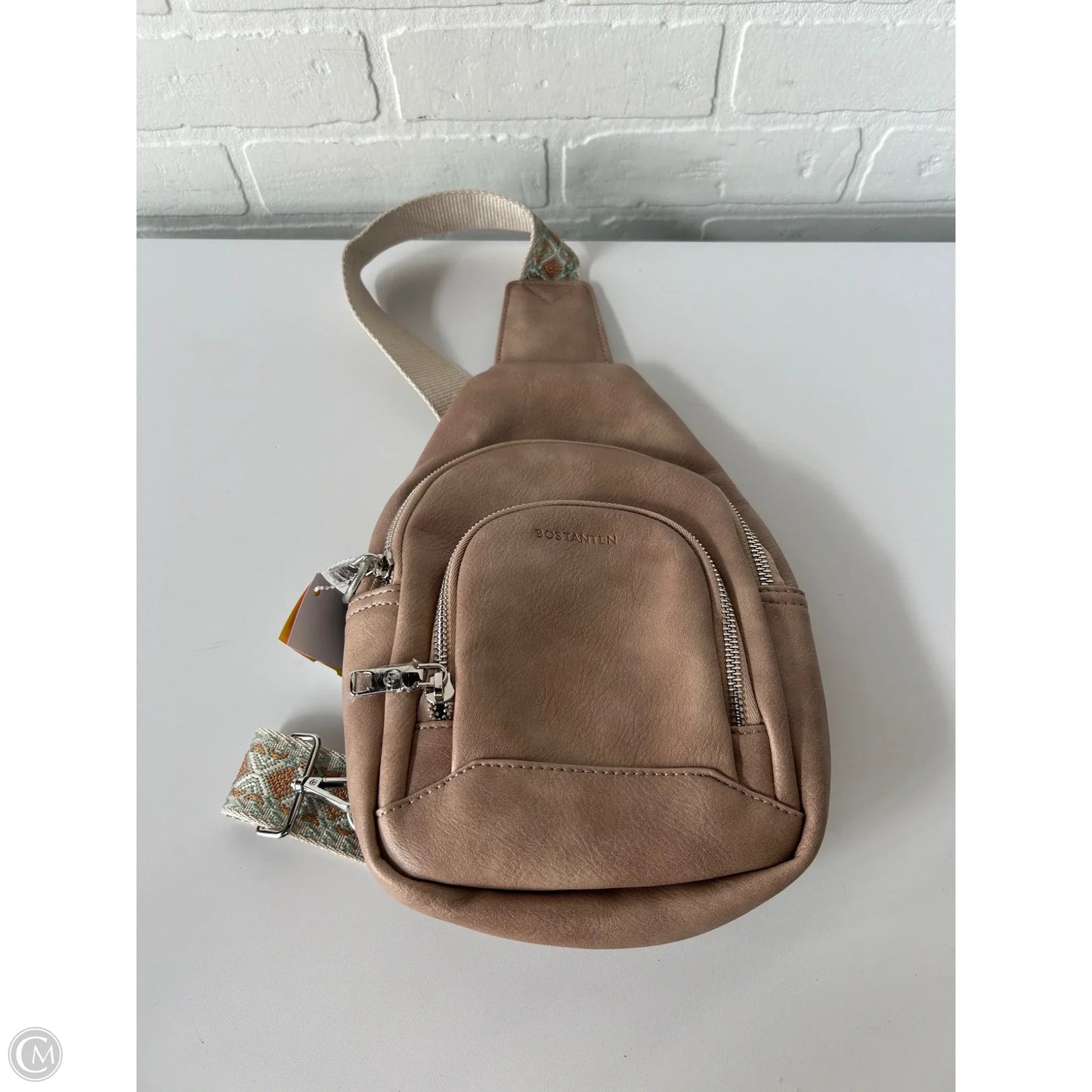 Crossbody By Clothes Mentor, Size: Medium