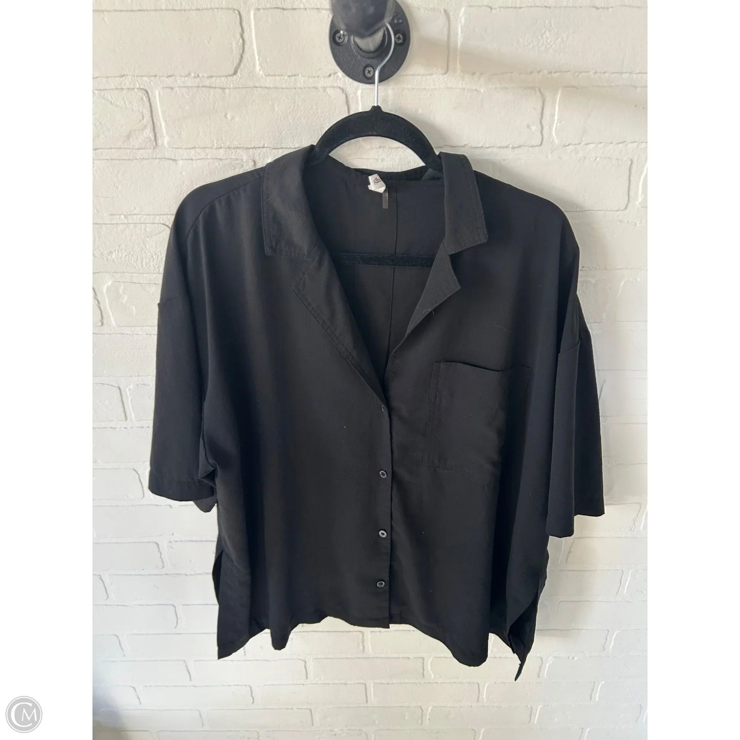 Top Short Sleeve By Glam In Black, Size: L