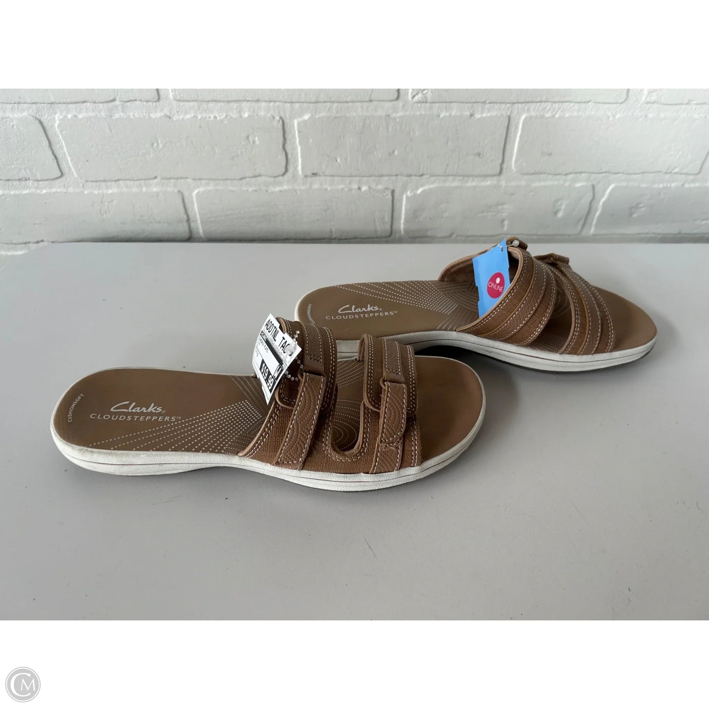 Sandals Flats By Clarks In Tan, Size: 9