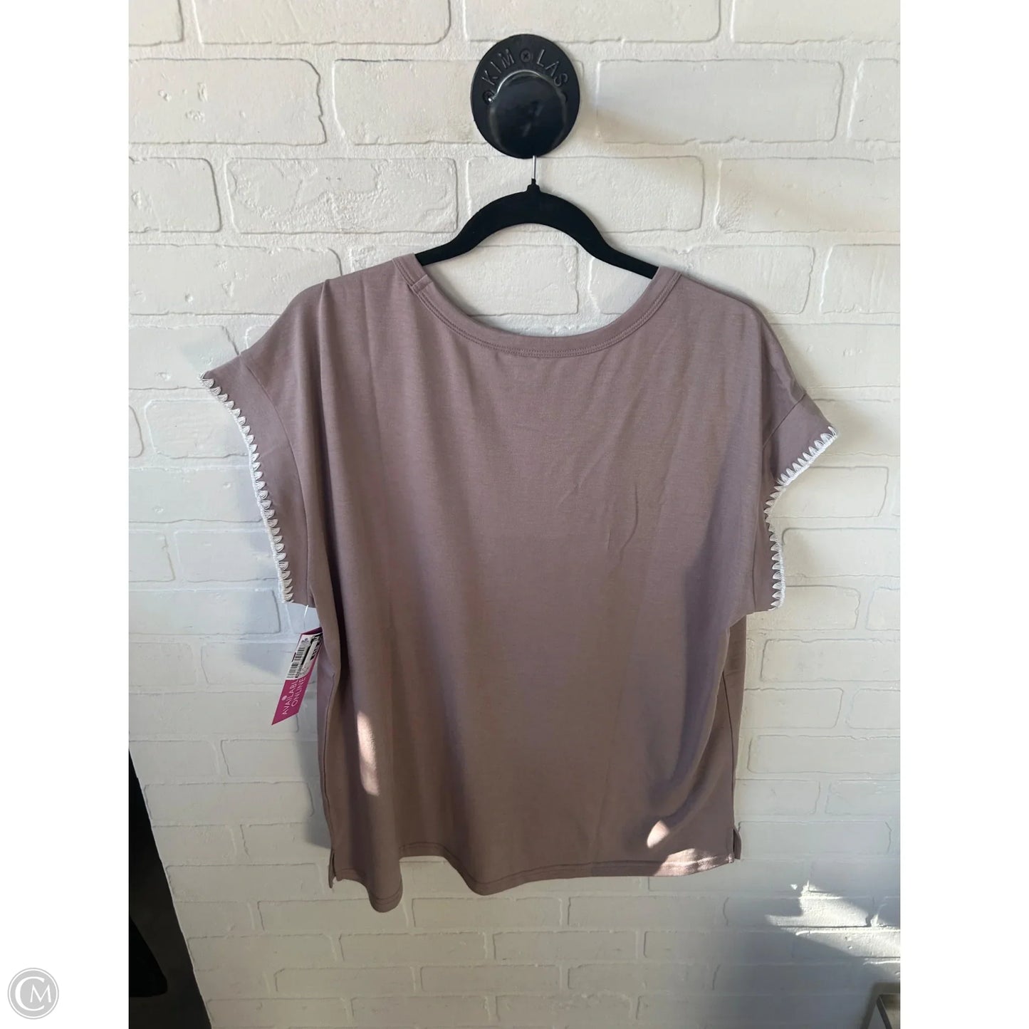 Top Short Sleeve By Maurices In Tan & White, Size: Xl