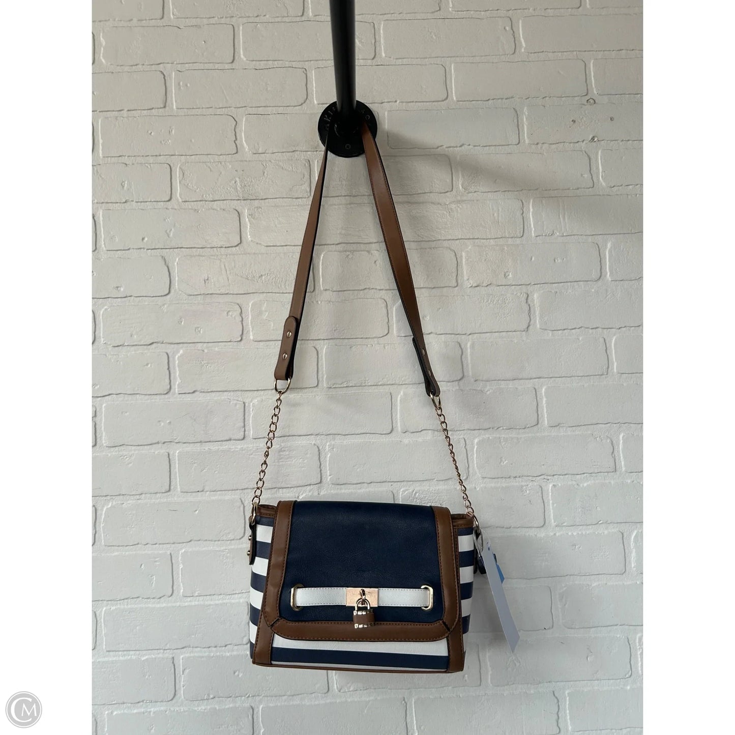 Crossbody By Clothes Mentor, Size: Medium