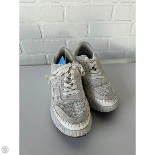 Shoes Sneakers By Universal Thread In Cream & Grey, Size: 9