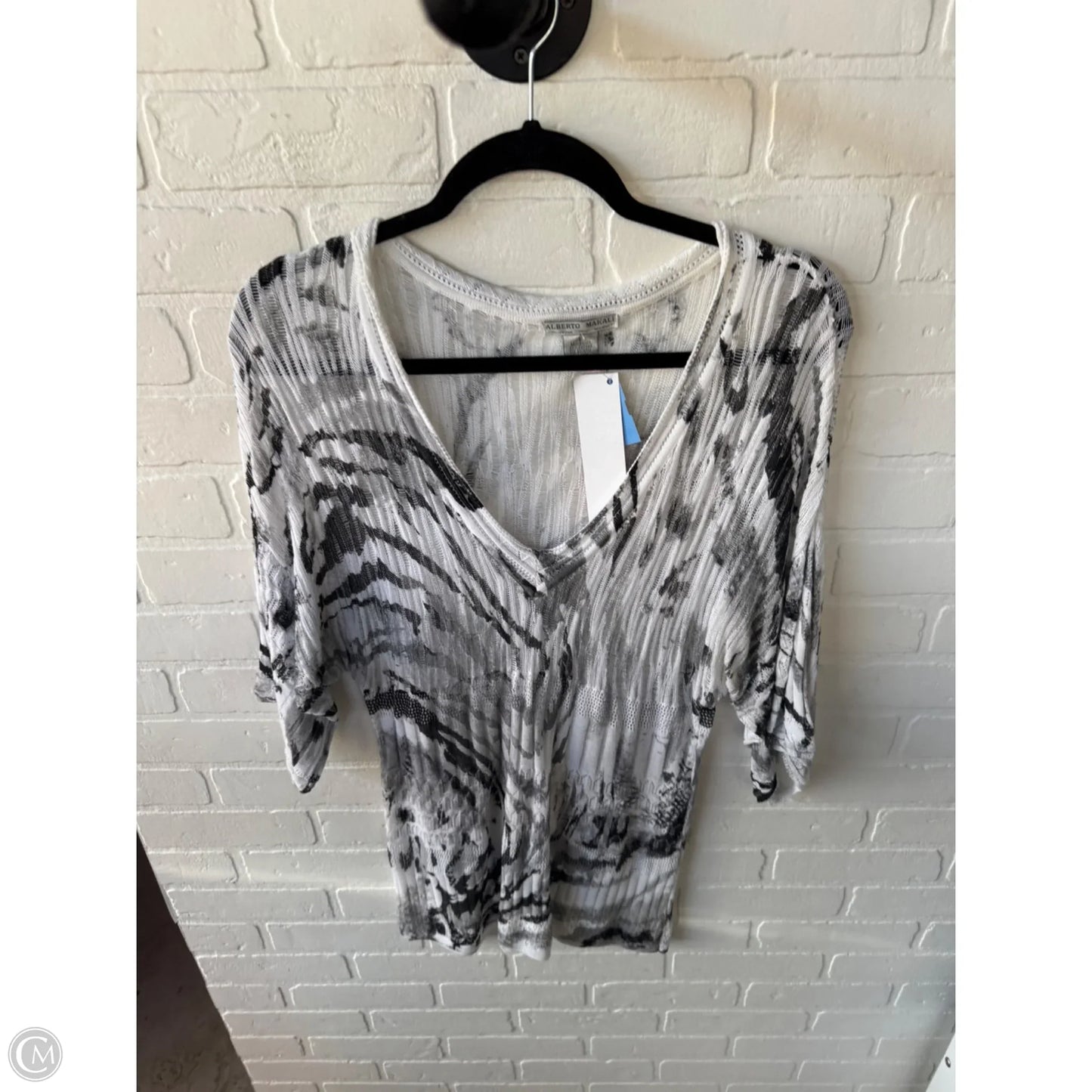 Sweater Short Sleeve By Alberto Makali In Grey & White, Size: L