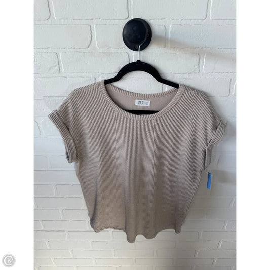 Top Short Sleeve By Maurices In Tan, Size: Xs