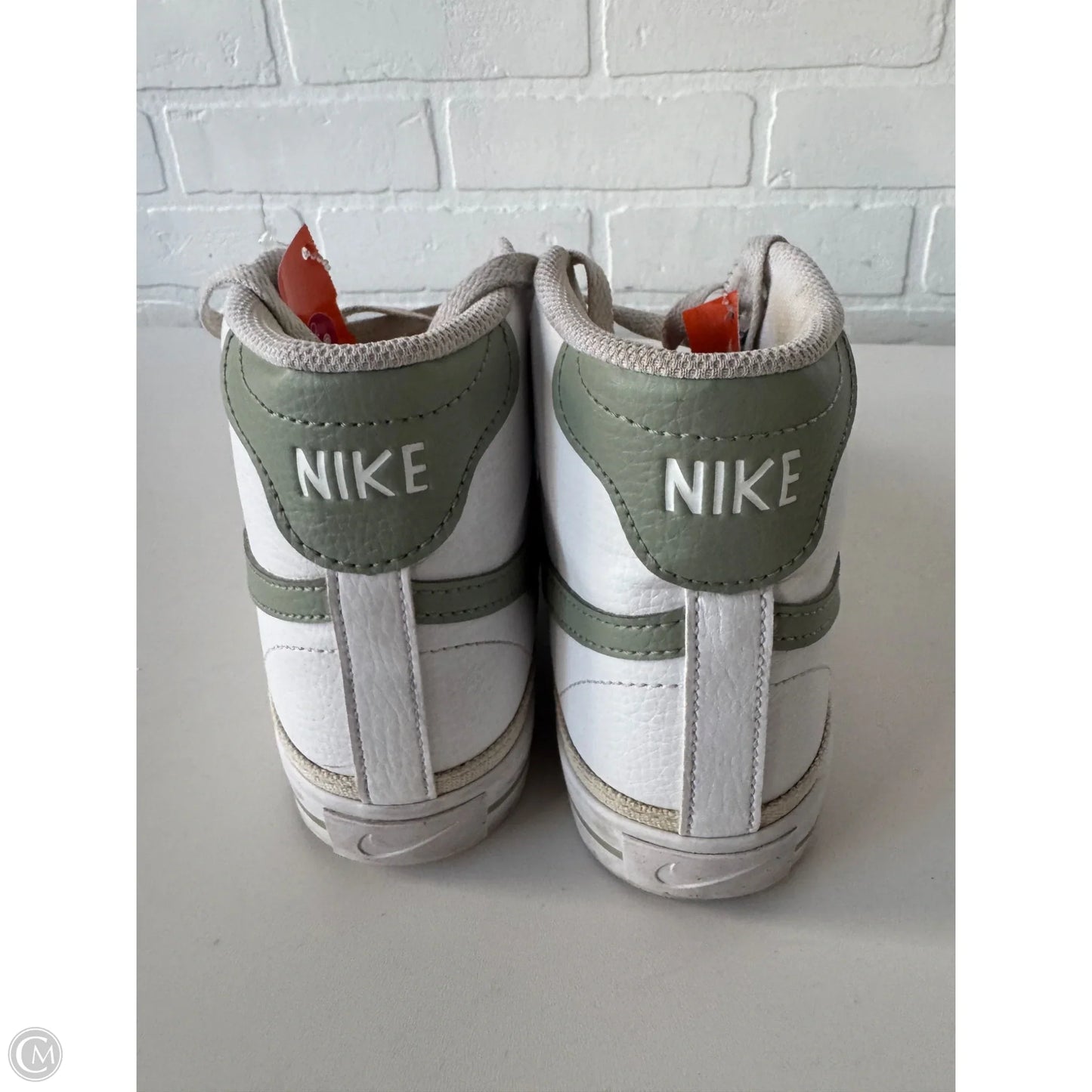 Shoes Sneakers By Nike In Green & White, Size: 8.5