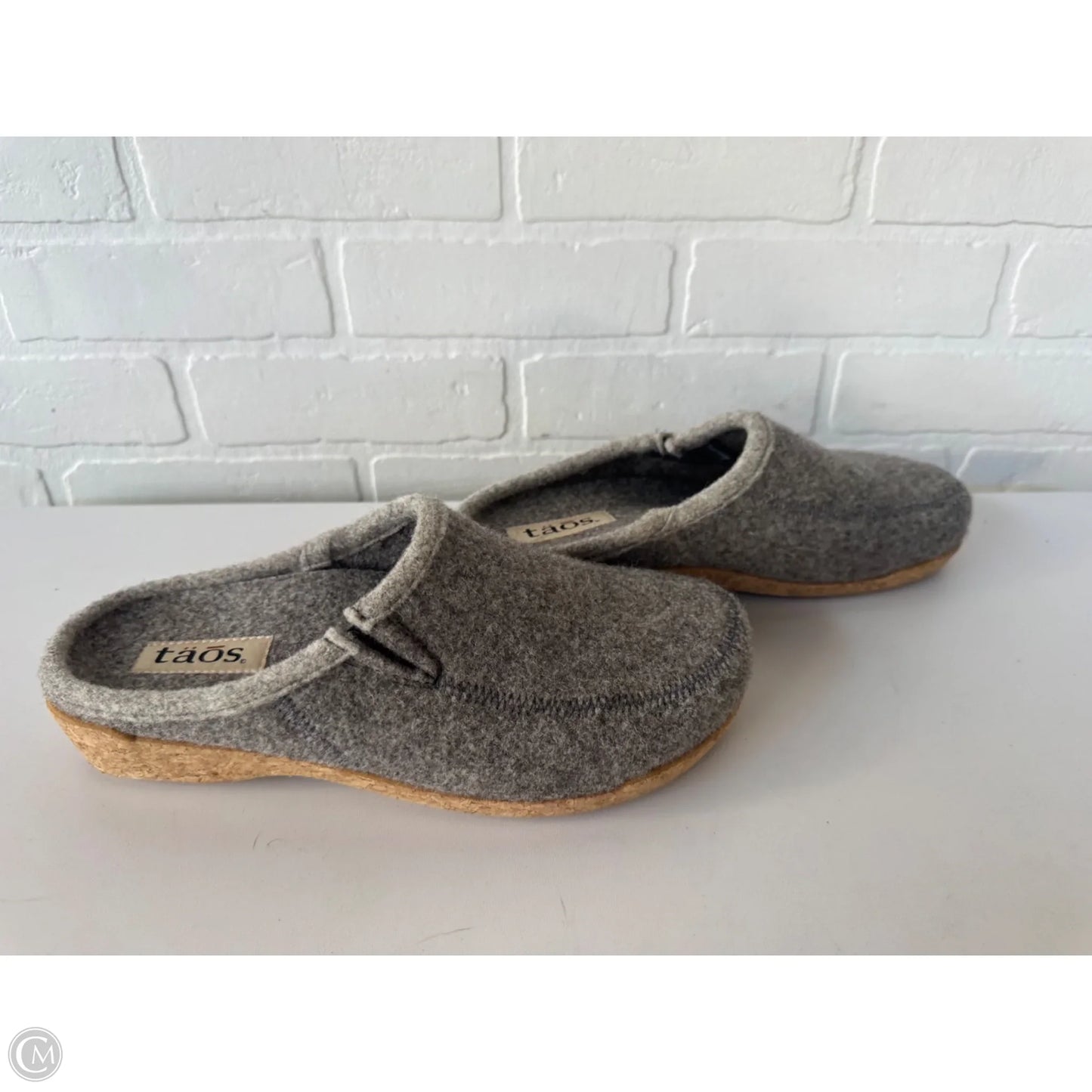 Shoes Flats By Taos In Grey, Size: 10