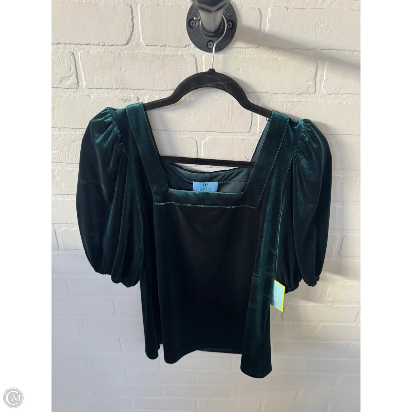 Top Short Sleeve By Cece In Green, Size: M