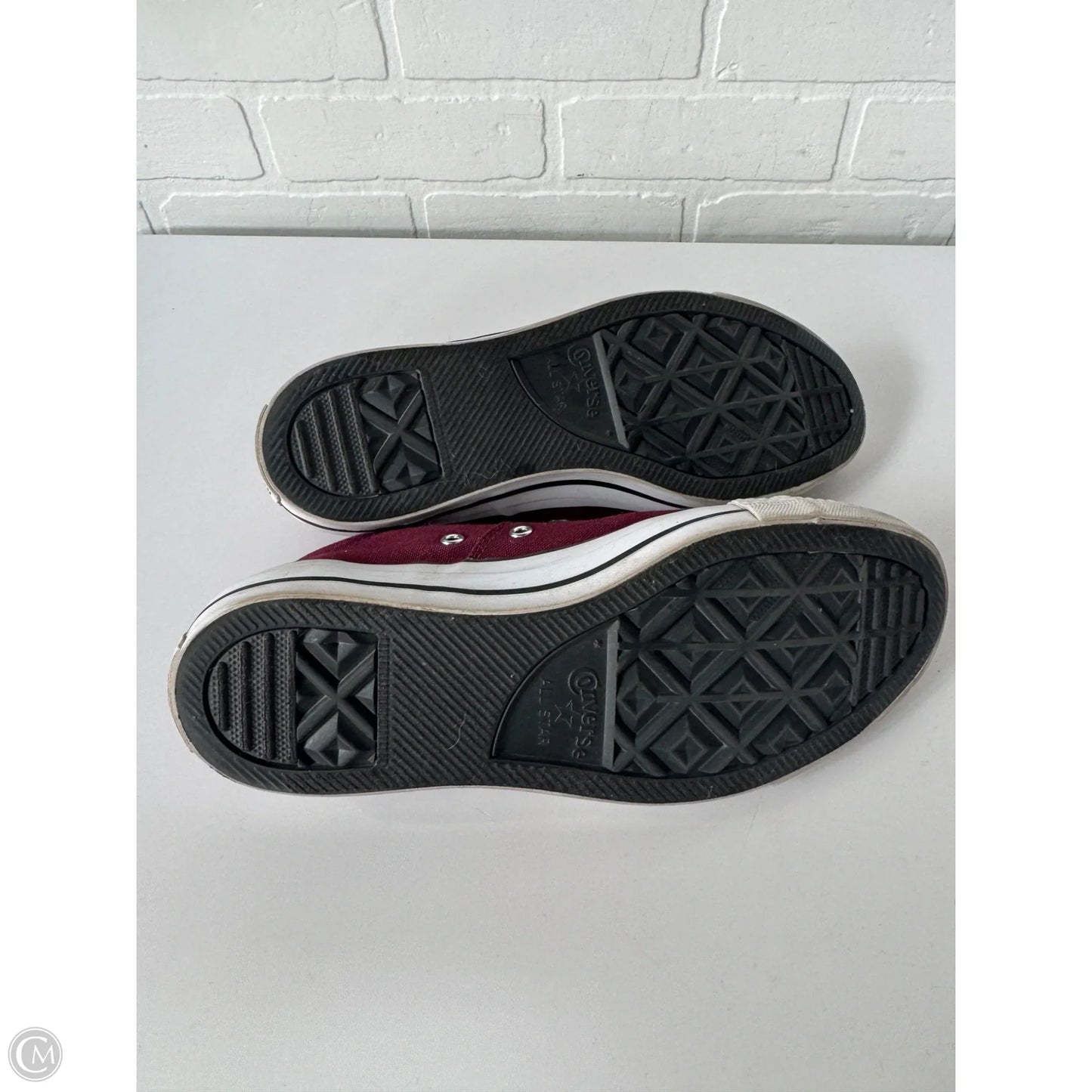 Shoes Sneakers By Converse In Red & White, Size: 10