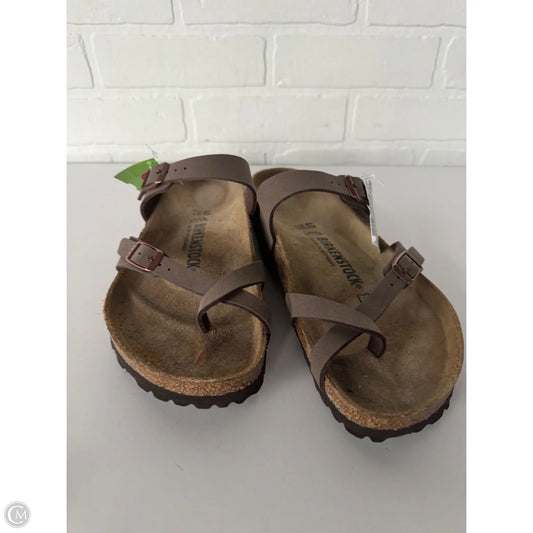 Sandals Flats By Birkenstock In Brown, Size: 9