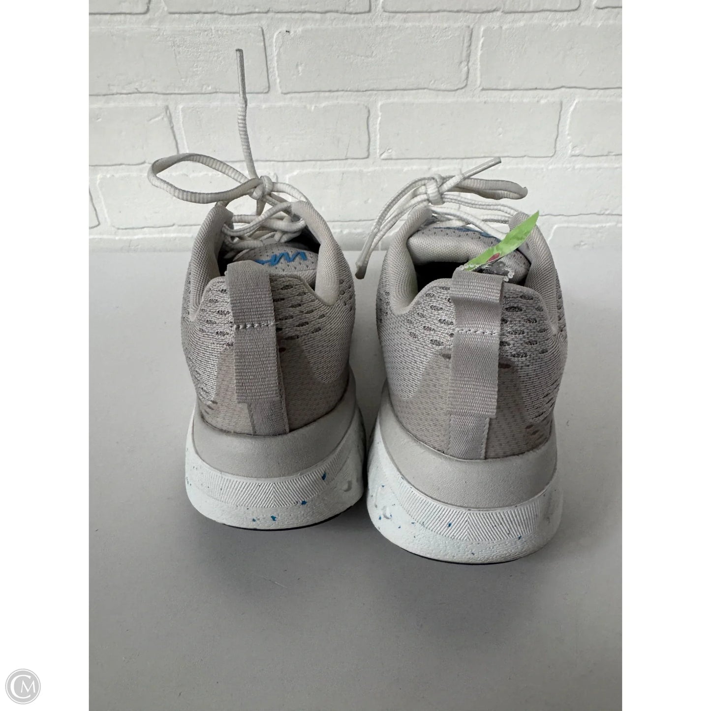 Shoes Athletic By Keen In Grey & White, Size: 8.5