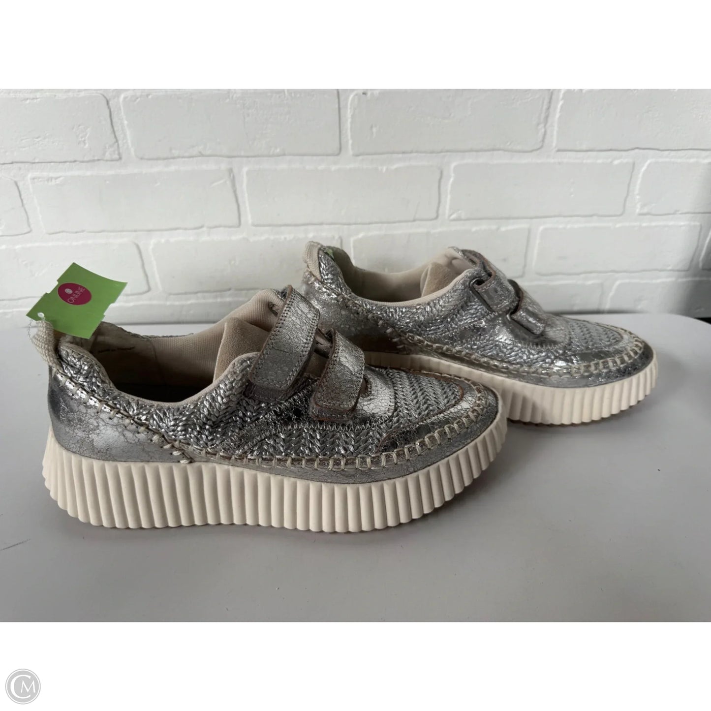 Shoes Sneakers By Dolce Vita In Silver, Size: 10