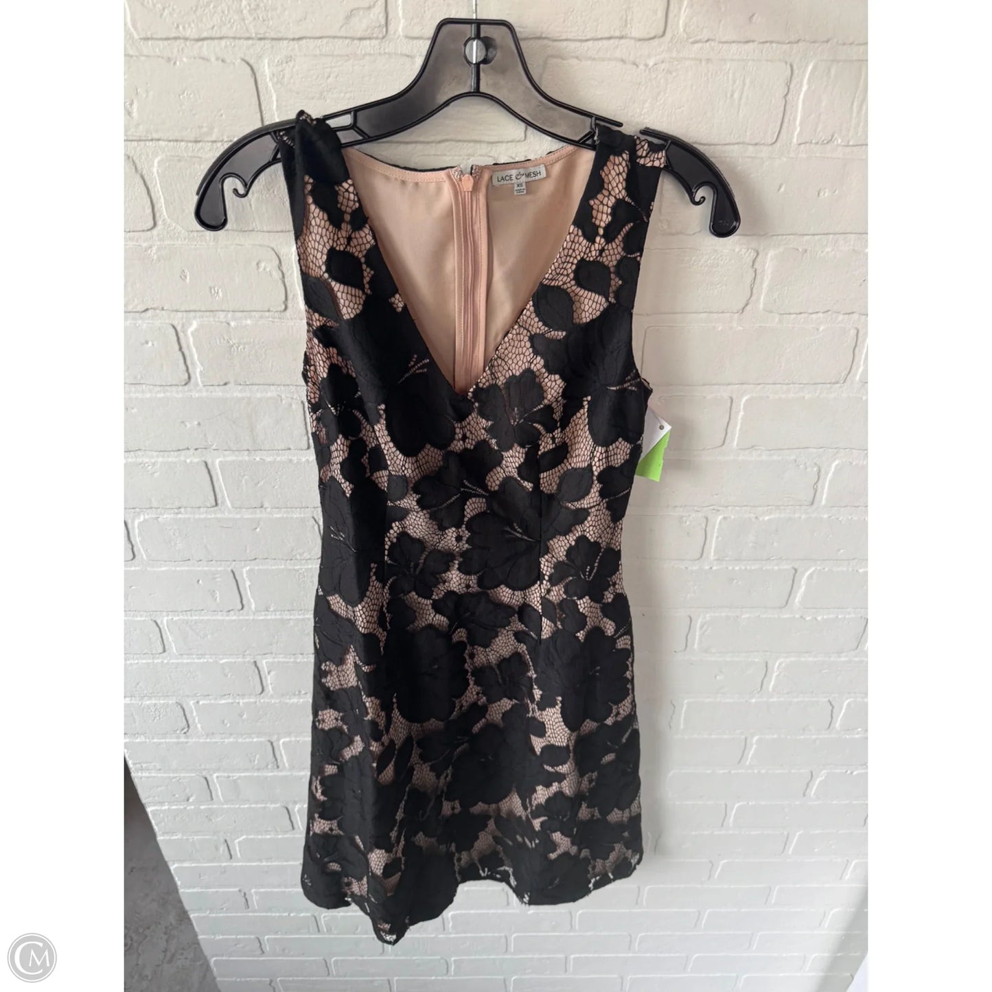 Dress Party Short By Clothes Mentor In Black & Tan, Size: Xs