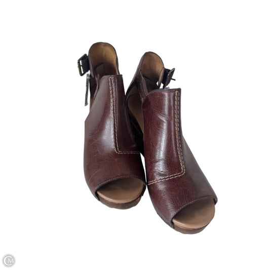 Sandals Heels Wedge By Dansko In Brown, Size: 7.5