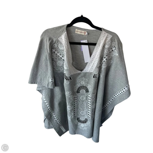 Poncho By Clothes Mentor In Grey & White, Size: L