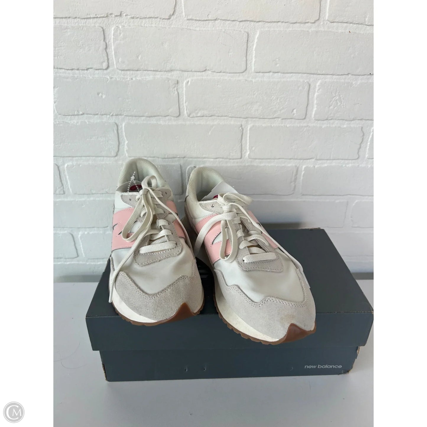 Shoes Sneakers By New Balance In Cream & Pink, Size: 9.5