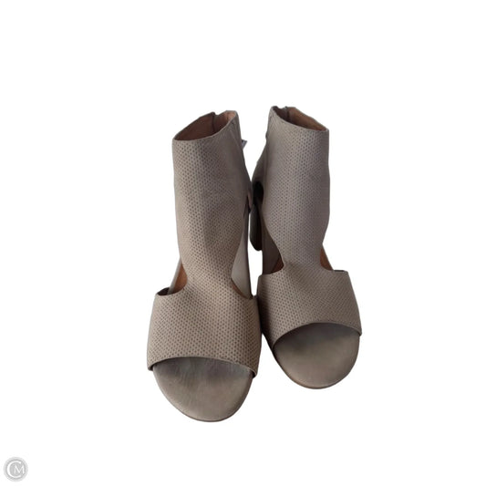 Sandals Heels Block By Gentle Souls In Grey, Size: 9.5