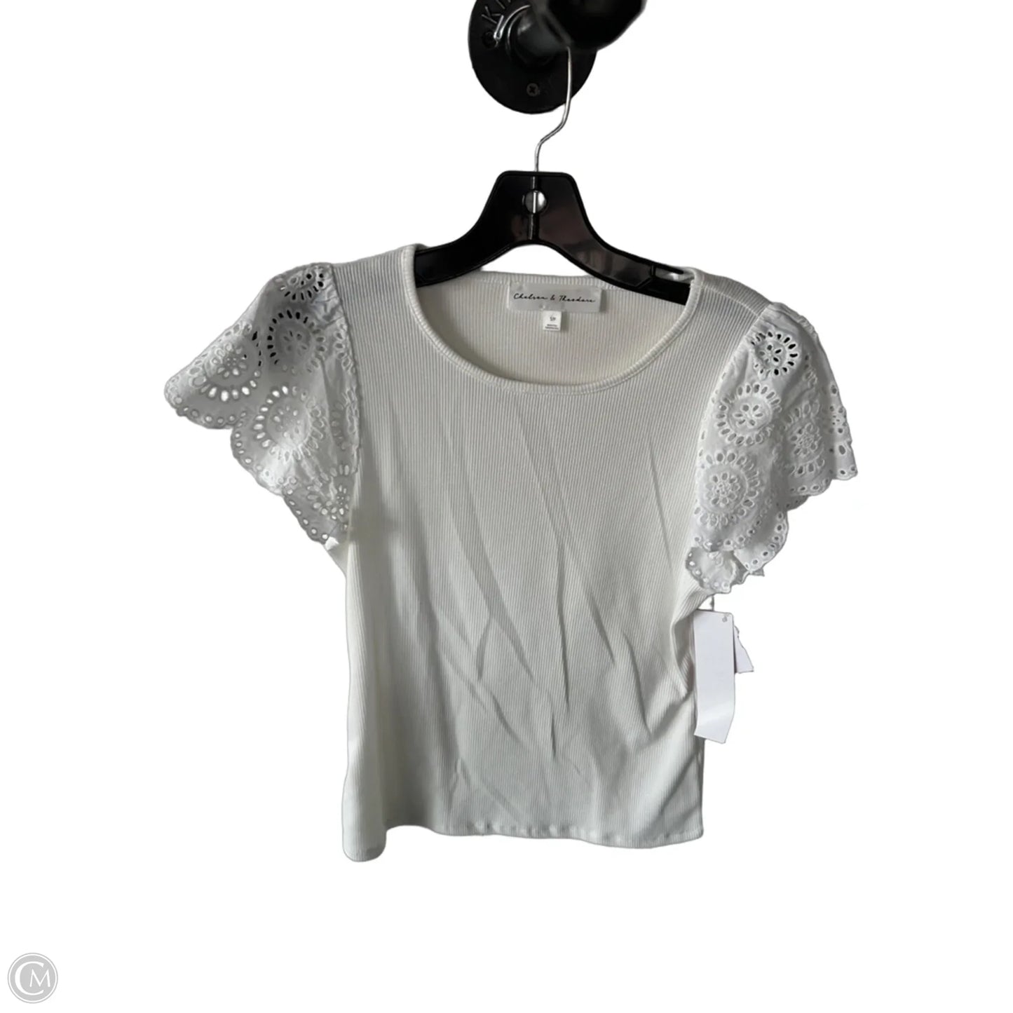 Top Short Sleeve By Chelsea And Theodore In White, Size: S