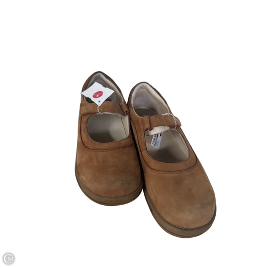 Shoes Flats By Dansko In Brown, Size: 8.5