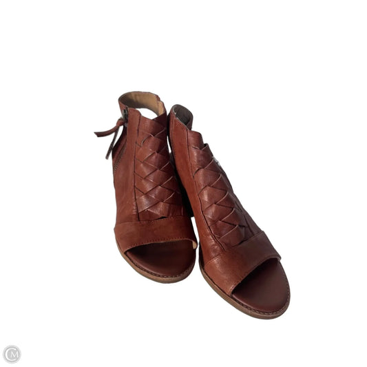 Sandals Heels Block By Sofft In Brown, Size: 7