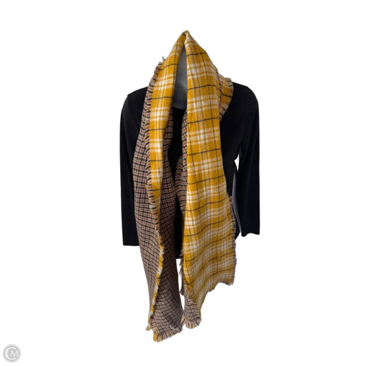 Scarf Winter By Clothes Mentor In Black & Yellow